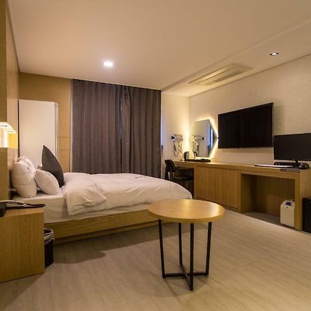 The City Hotel جيونجو المظهر الخارجي الصورة