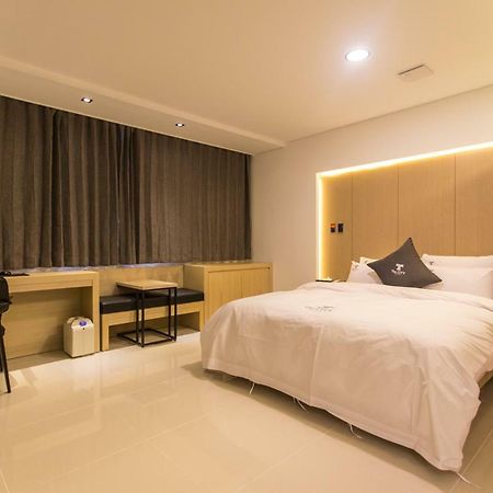 The City Hotel جيونجو المظهر الخارجي الصورة