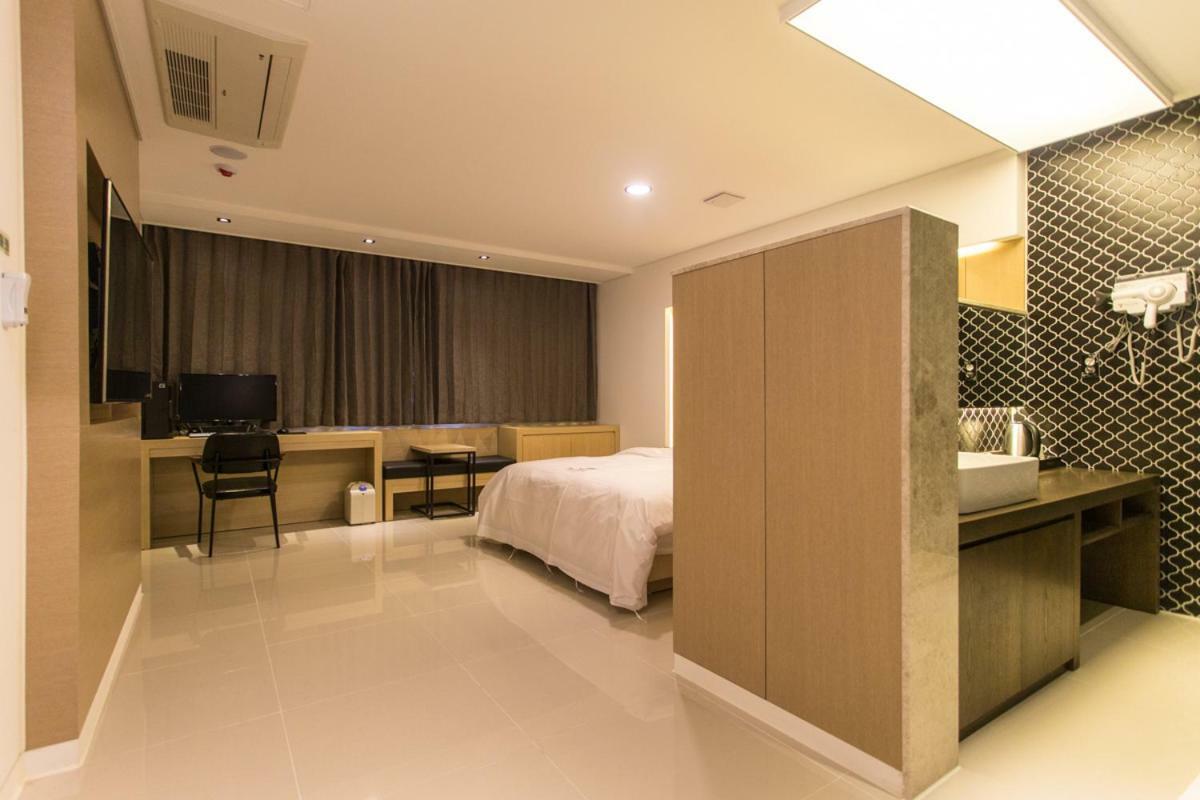 The City Hotel جيونجو المظهر الخارجي الصورة
