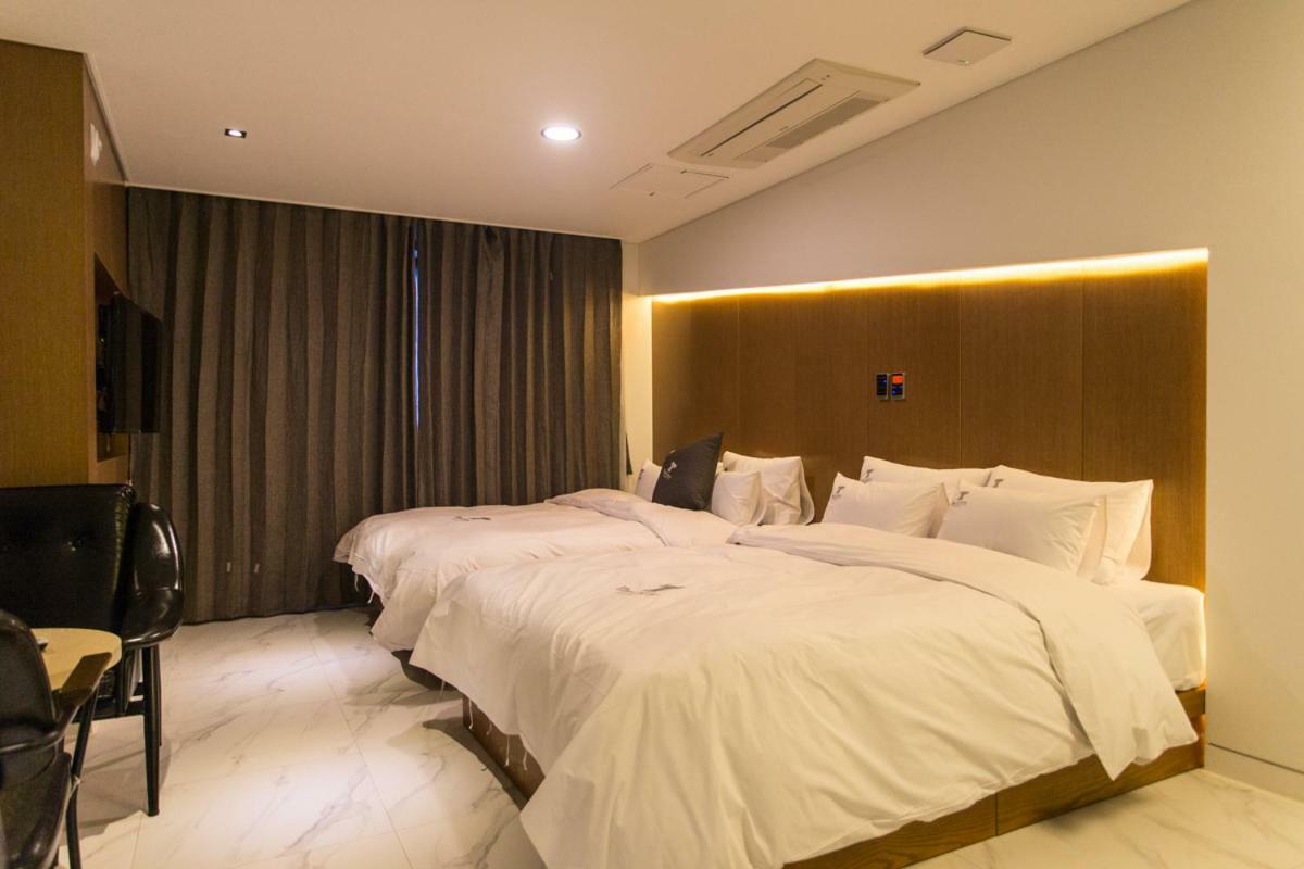 The City Hotel جيونجو المظهر الخارجي الصورة