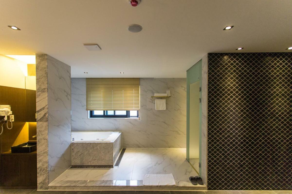 The City Hotel جيونجو المظهر الخارجي الصورة