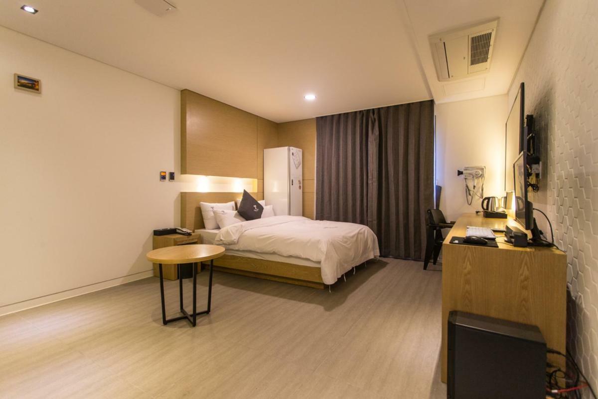 The City Hotel جيونجو المظهر الخارجي الصورة