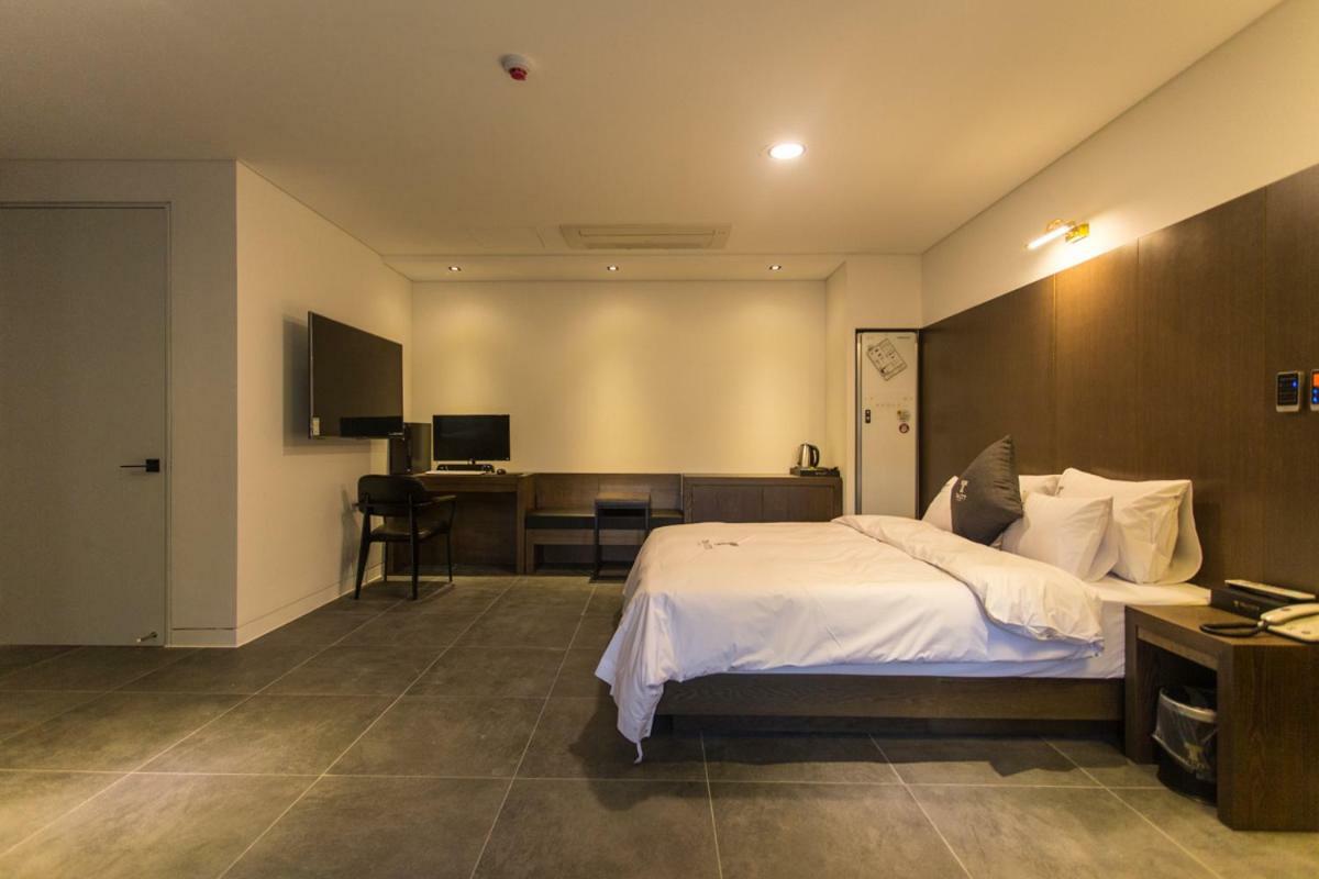 The City Hotel جيونجو المظهر الخارجي الصورة