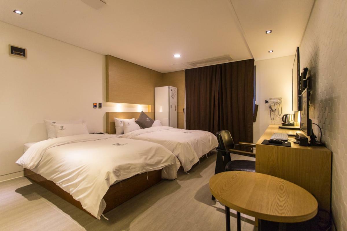 The City Hotel جيونجو المظهر الخارجي الصورة